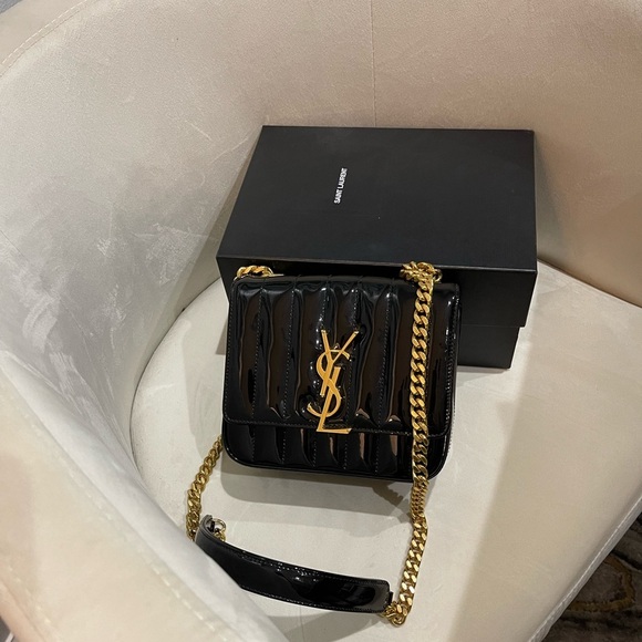 Saint Laurent Vicky in Patent Leather - Picture 5 of 12